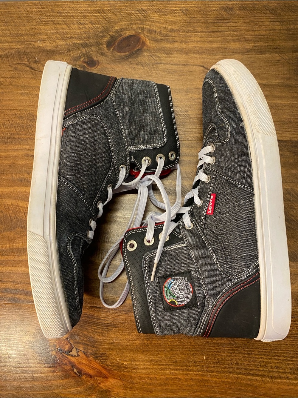 Levis - Mens size 10 - High-Top Canvas Sneakers in Black and Red